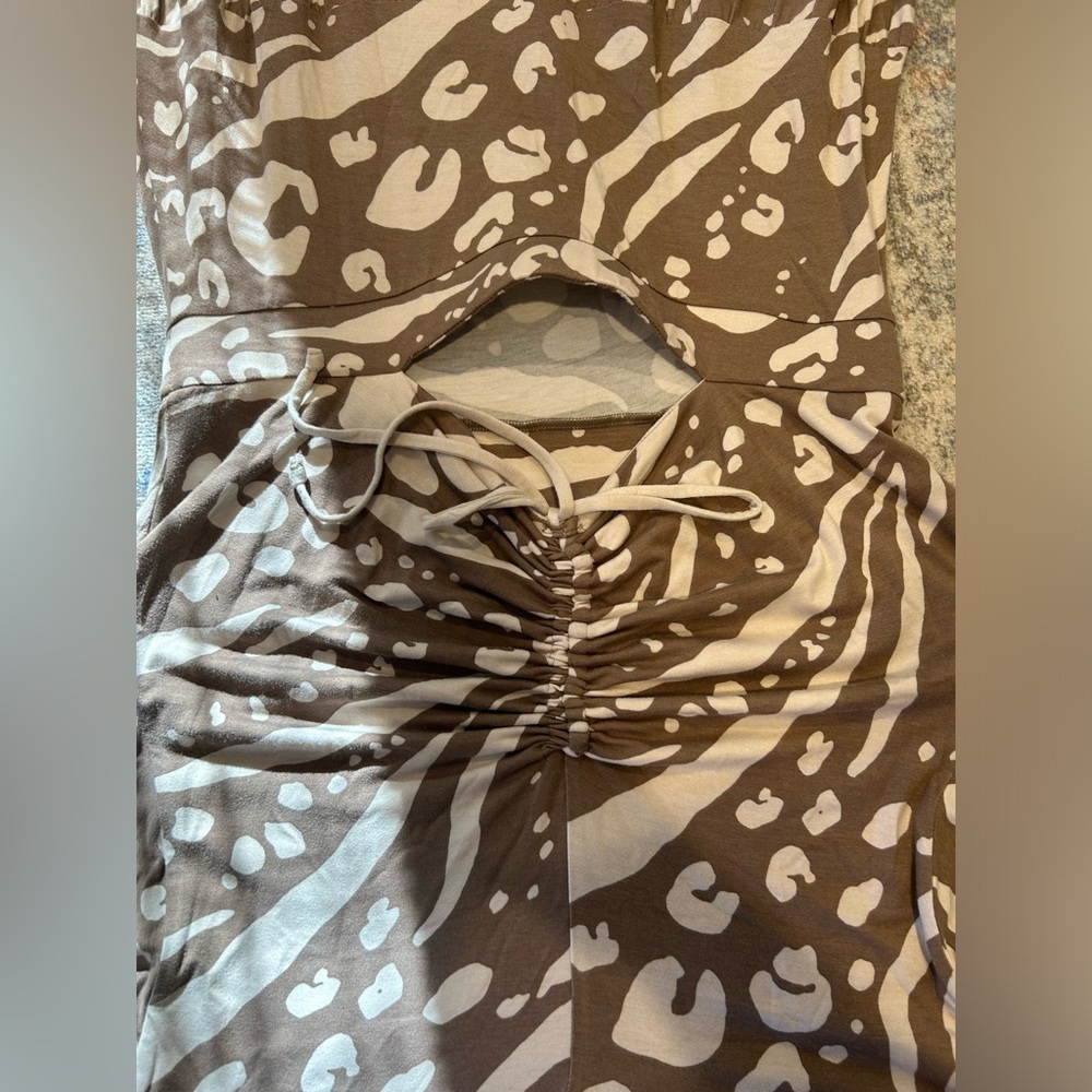 Cabi Swoon Dress Tan Cream Faux Wrap Fit & Flare Tiered Skirt Style #6147 Size M - Picture 8 of 10